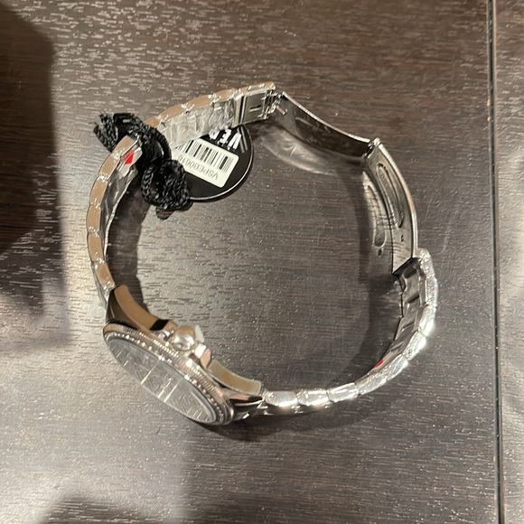 Brand new Versus Versace Elmont Swarovski Stainless Steel Watch Unisex - Picture 4 of 5